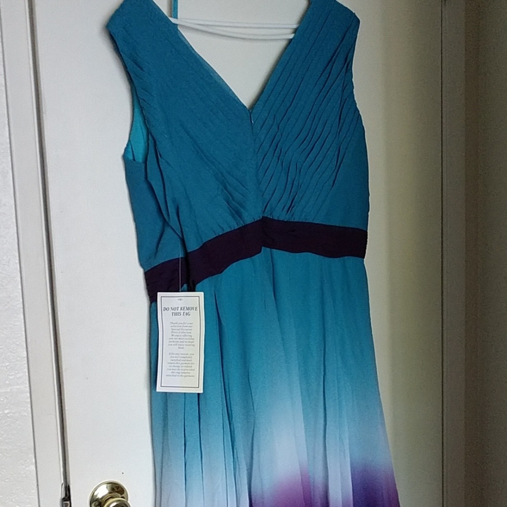 Dress - Picture 5 of 6